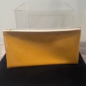 Julie Mollo, gold sparkle clutch. Sweet touch XOXO zipper. PVC/rubber material.